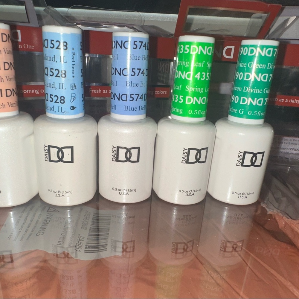 Daisy Gel Polish Bottles with Blue, Green and Red Caps